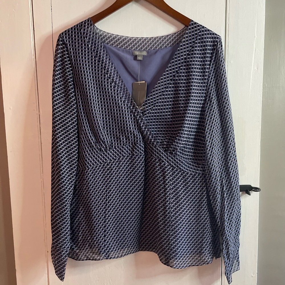 ANN TAYLOR Silk Blouse Navy Print Long Sleeve V-Neck Blouse Size 14 NWT